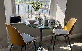 Aurora House Luxury Seafront One Bedroom Apartment